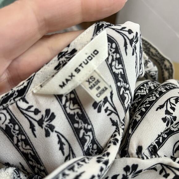 Max Studio Blouse size Extra Small Black Ivory Floral Peasant Boho Wedding Slim - Picture 9 of 9